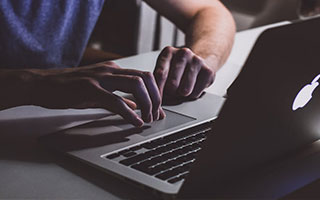 攀上高枝！比亚迪重金赞助曼城，网友调侃：王钰栋有望踢欧冠